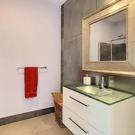 Do Paul By Lovelystay Holiday home